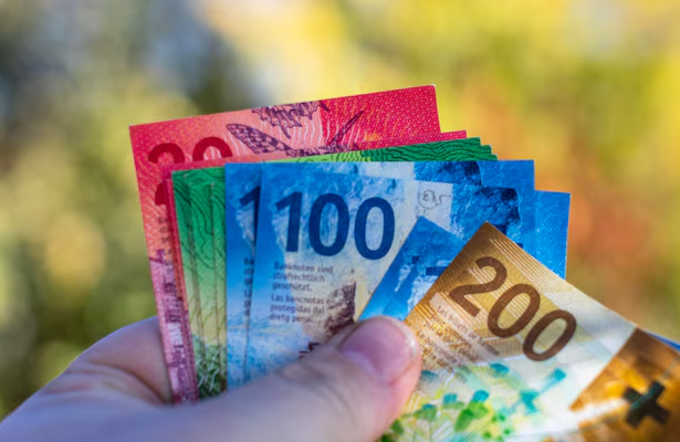 USD/CHF Rebound, Sikap Dovish SNB Tekan Franc Swiss